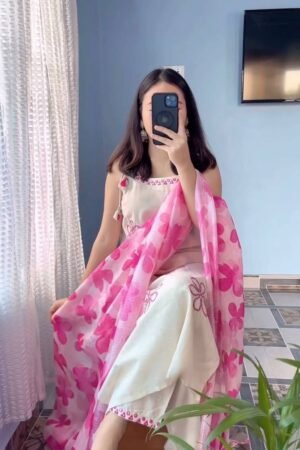 Sleeveless straight kurta with pink embroidered border.