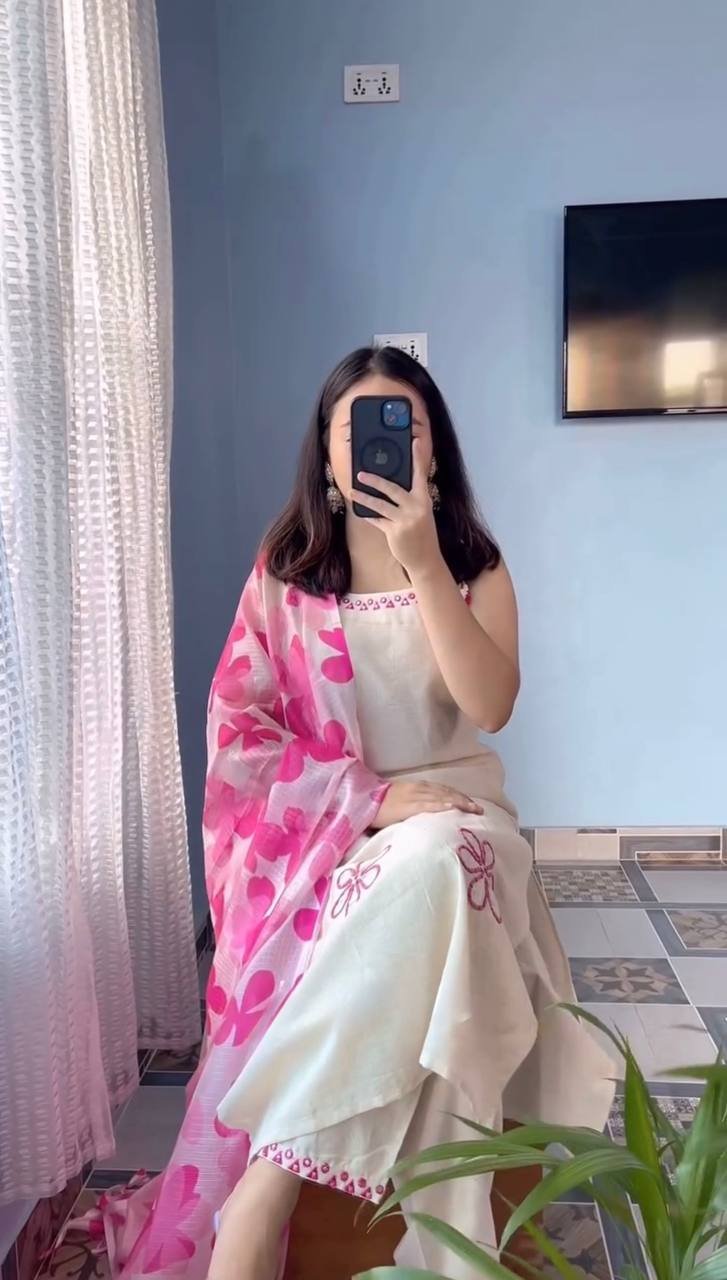 Sleeveless straight kurta with pink embroidered border. - Image 5