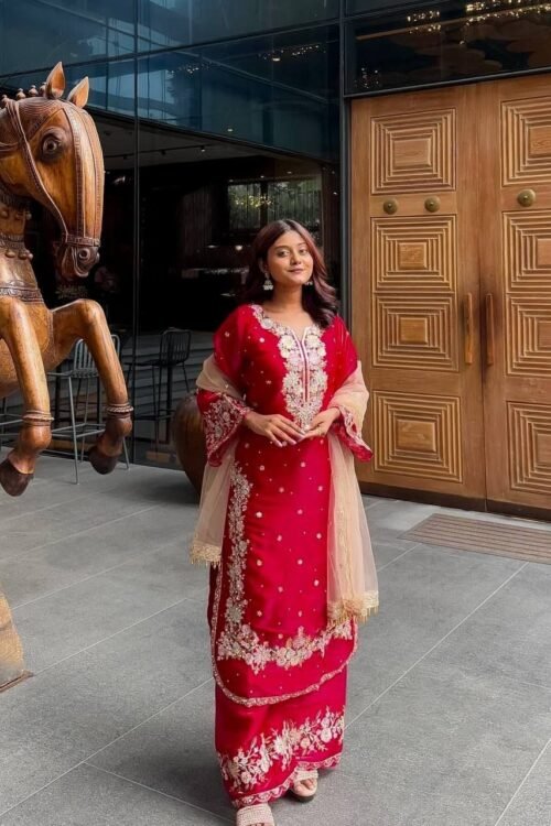 Upgrade your festive and everyday wardrobe with this Pure Vatican Cord Set, designed for women who love effortless style, comfort, and versatility. This trendy 2-piece cord set brings together modern fashion and easy wearability—perfect for festivals, casual outings, office wear, family gatherings, and day-to-day styling.